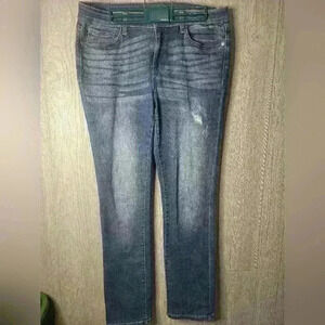 Women's Judy Blue jean size 32 Straight Fit.